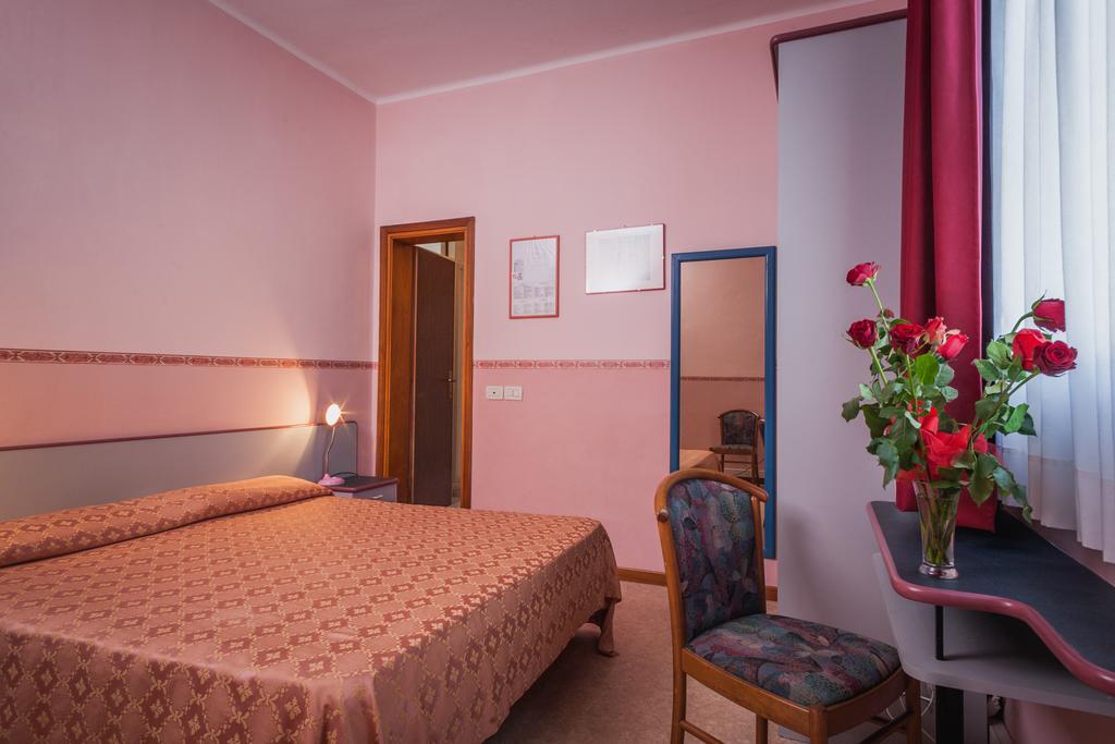 Hotel Al ponte Lignano Sabbiadoro Kamer foto